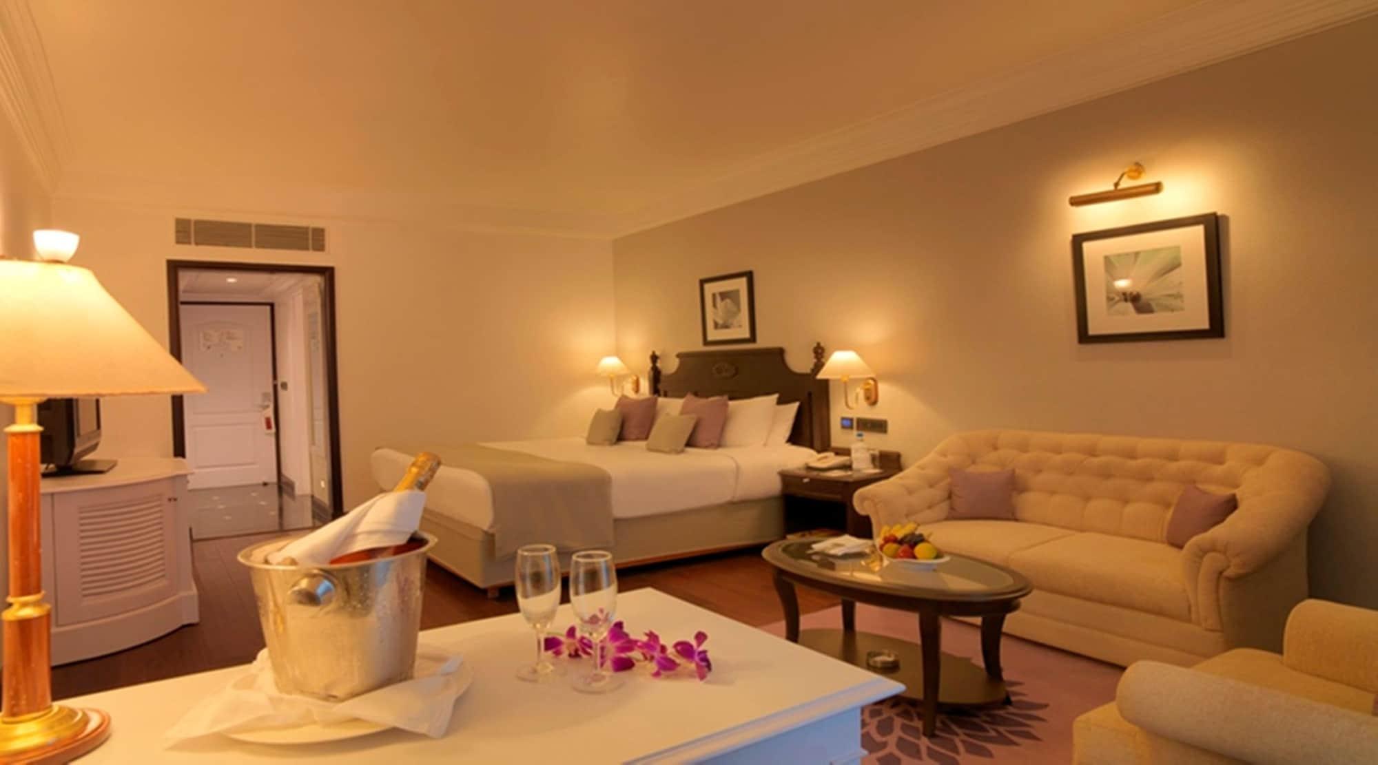 Hotel Royal Orchid Bangalore Esterno foto