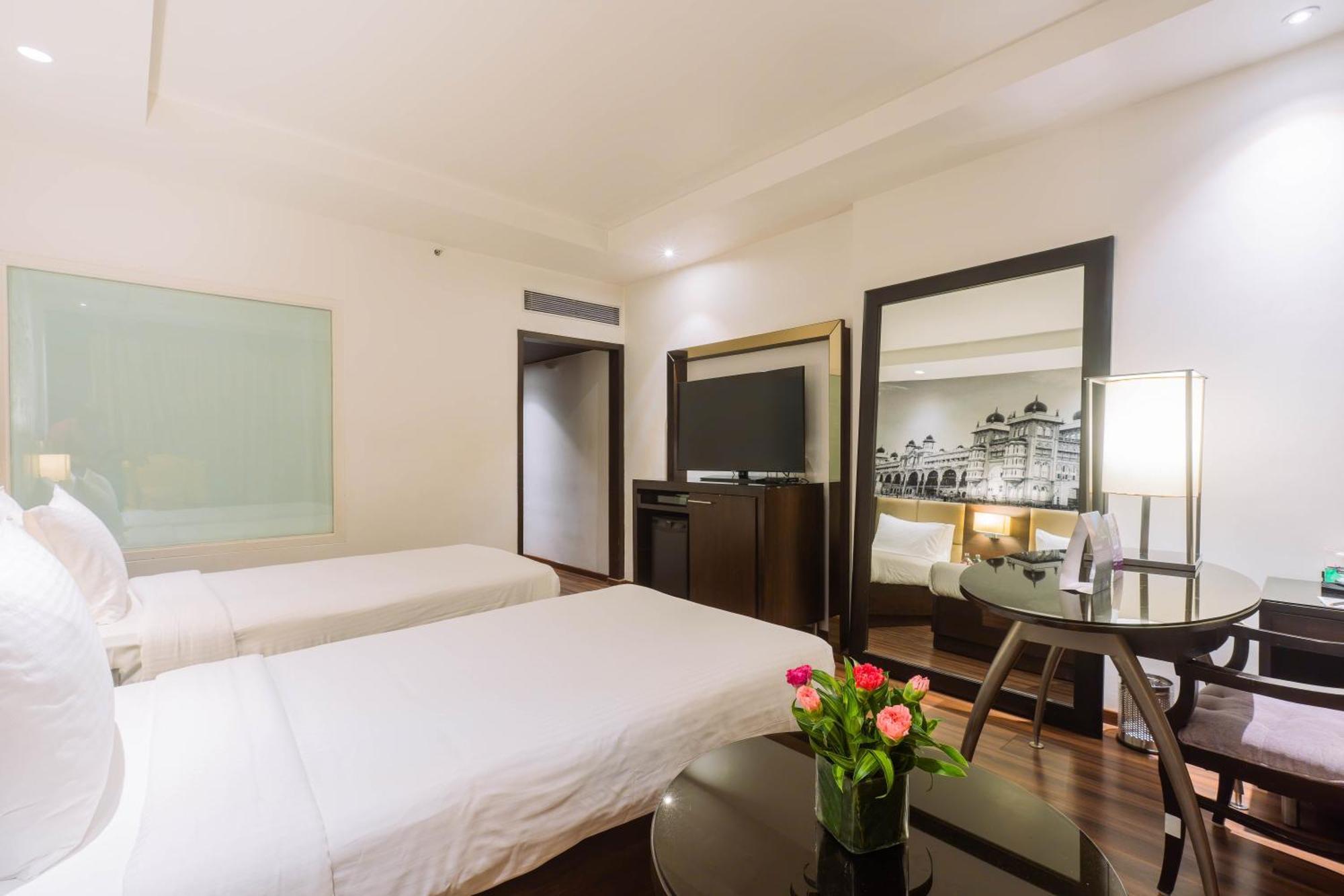 Hotel Royal Orchid Bangalore Esterno foto