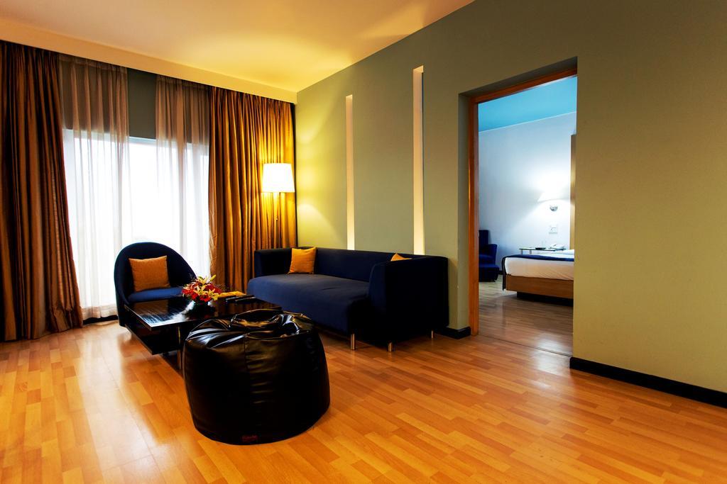 Hotel Royal Orchid Bangalore Esterno foto