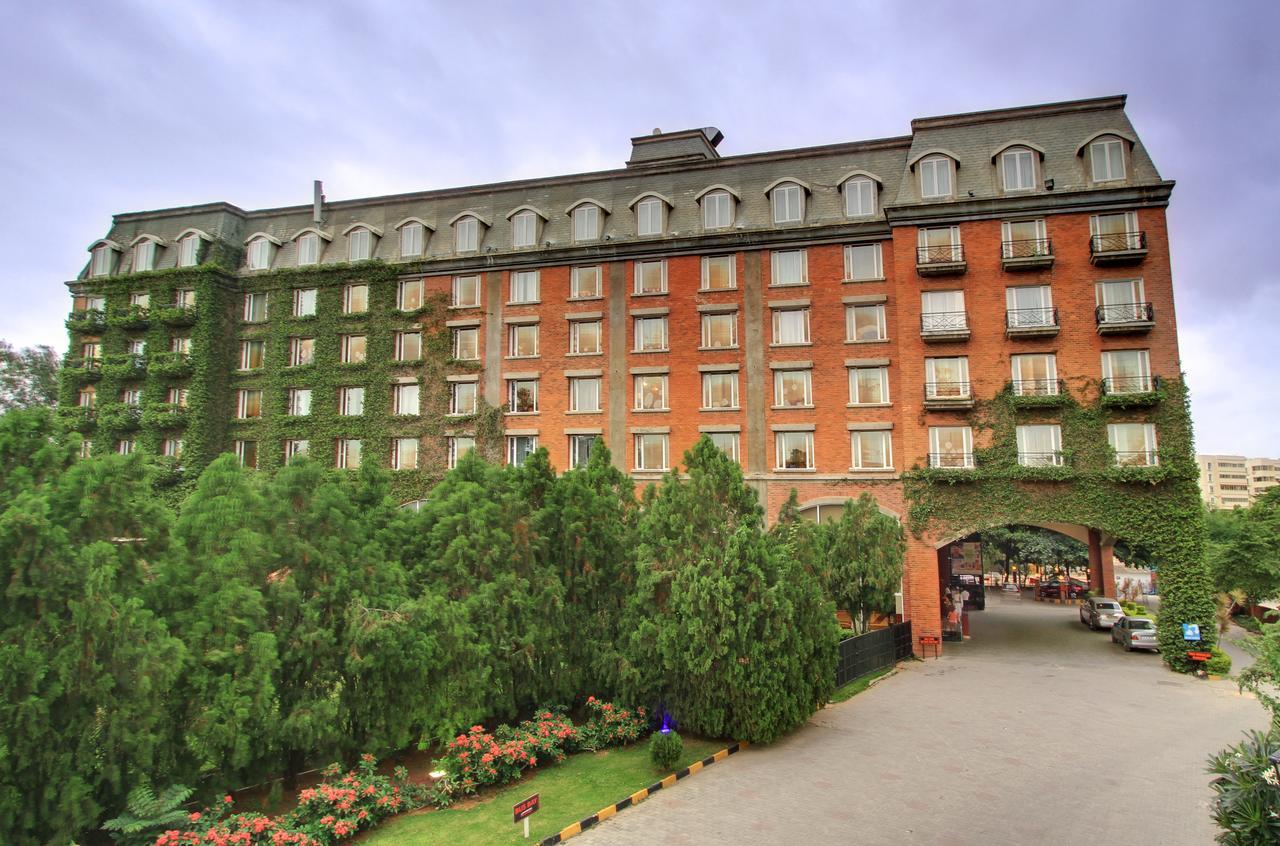 Hotel Royal Orchid Bangalore Esterno foto