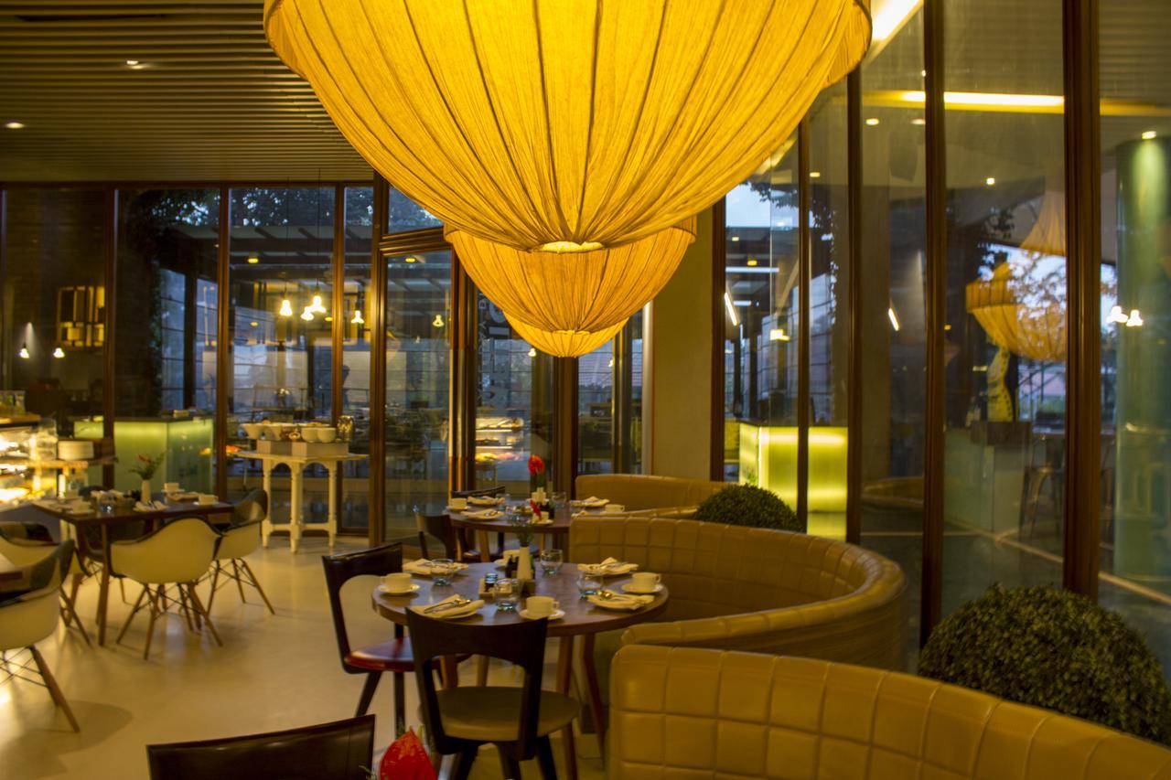 Hotel Royal Orchid Bangalore Esterno foto